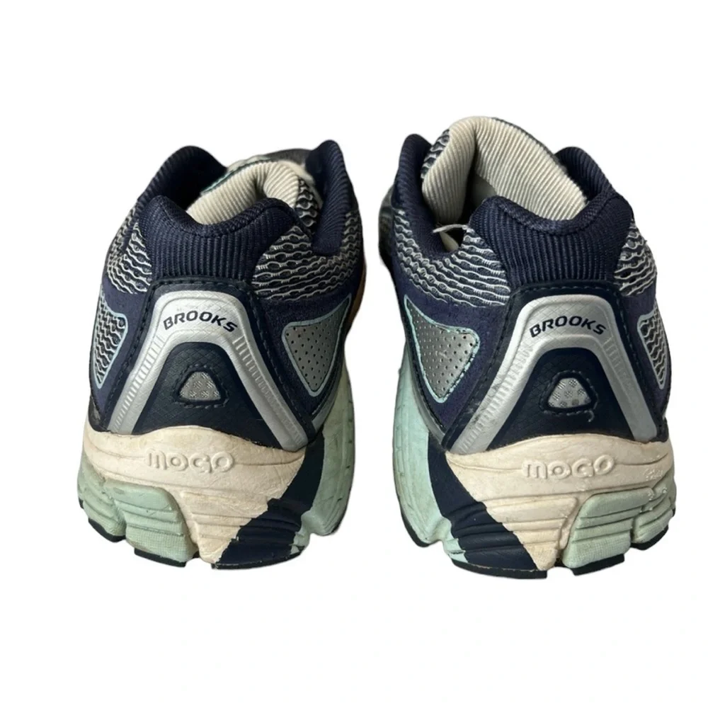 BROOKS ARIEL RUNNING SHOES SIZE 10